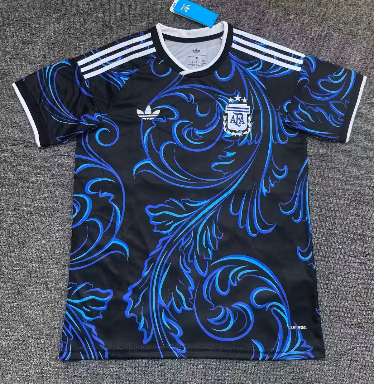 Maillot Argentine extérieur 2026 Adidas Originals AFA noir volutes baroques bleues 3 étoiles collector